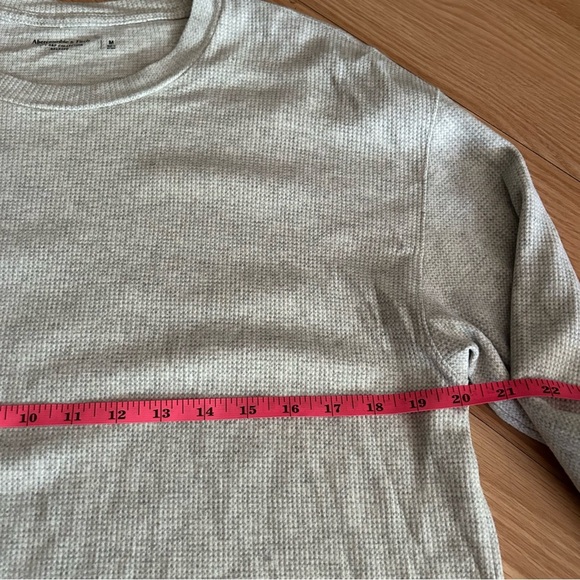 Abercrombie & Fitch Gray Waffle Knit Relaxed Long Sleeve Tee Medium - Picture 4 of 7